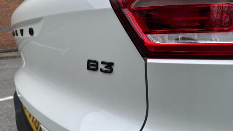 Volvo XC40 2.0 B3P Plus Black Edition 5dr Auto Petrol Estate